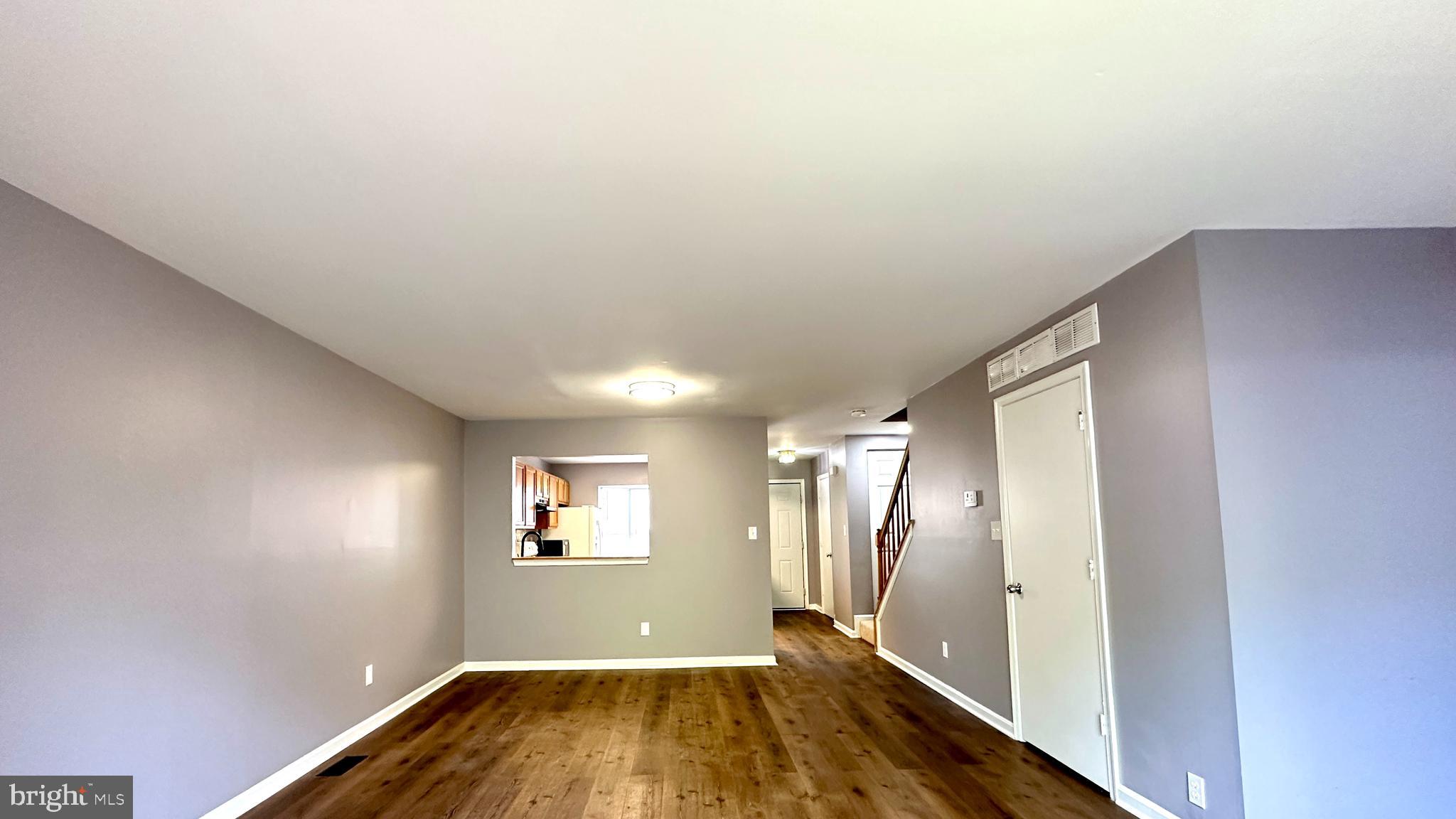 STONELEIGH SQUARE - Residential