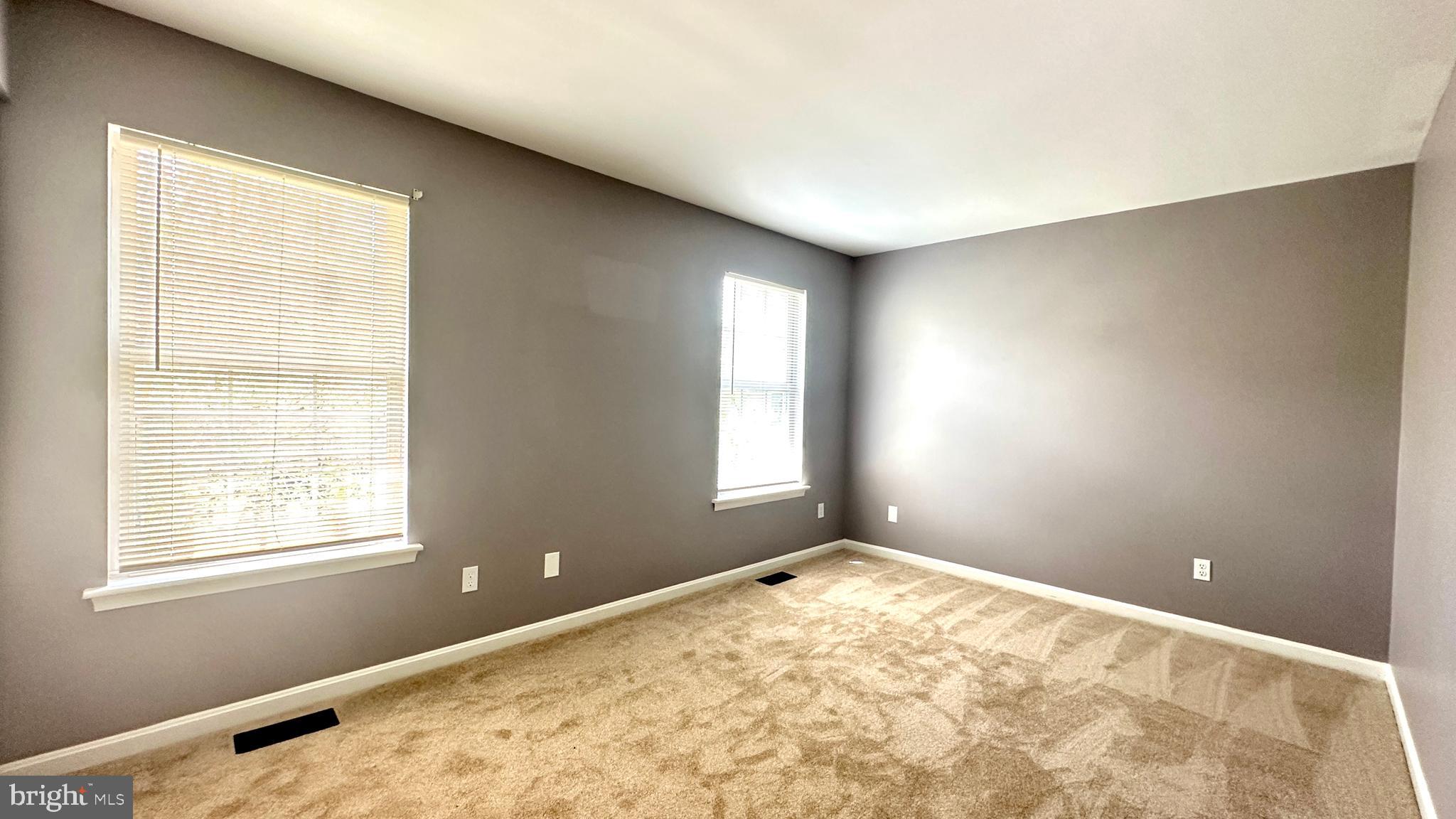 STONELEIGH SQUARE - Residential