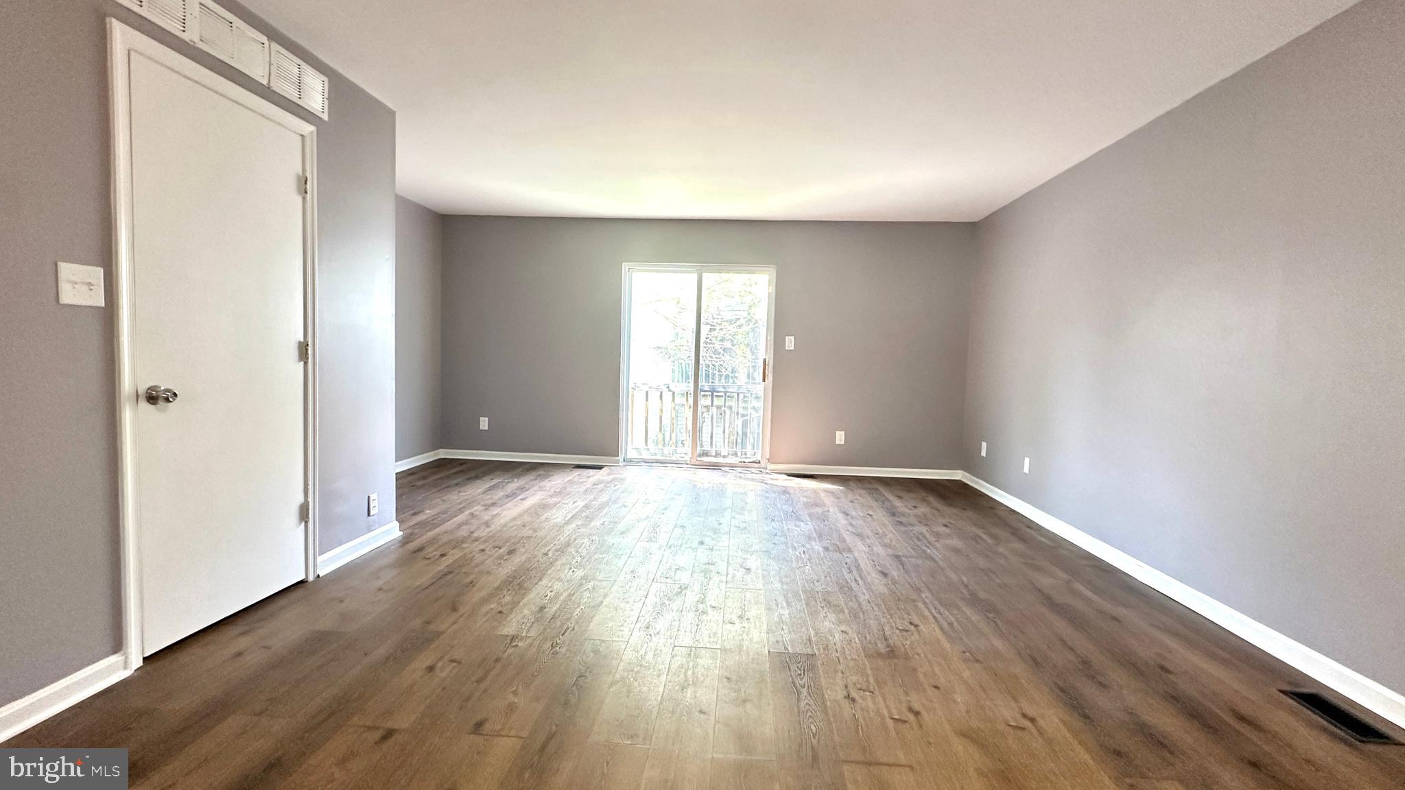 STONELEIGH SQUARE - Residential