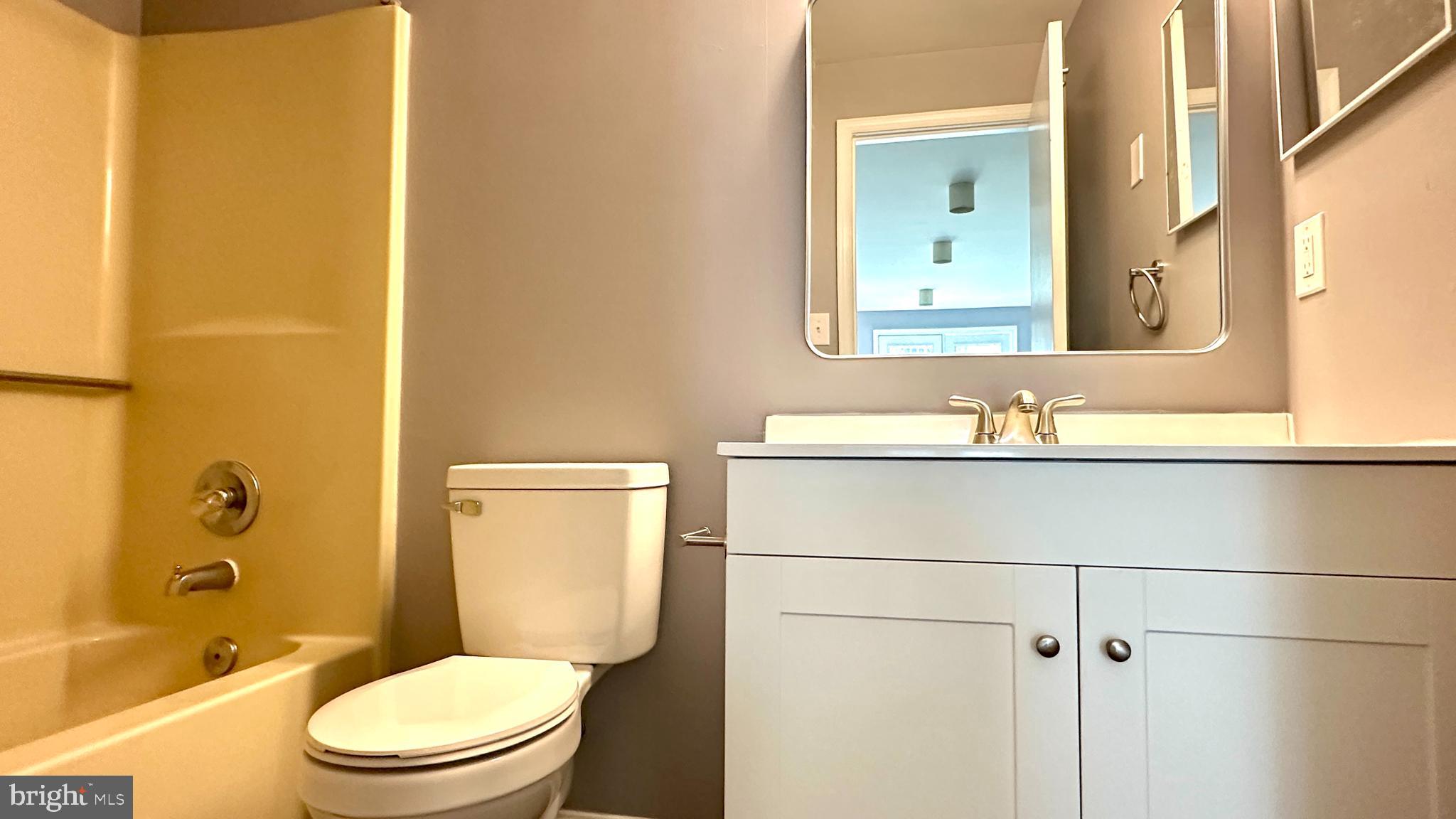 STONELEIGH SQUARE - Residential