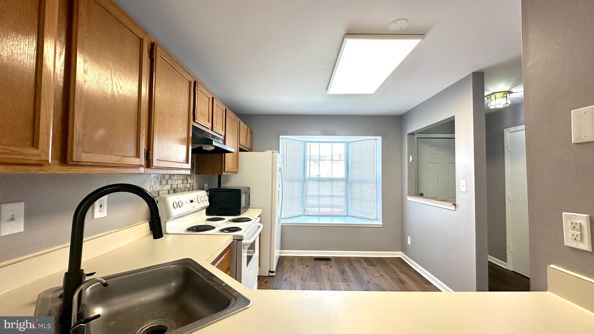 STONELEIGH SQUARE - Residential