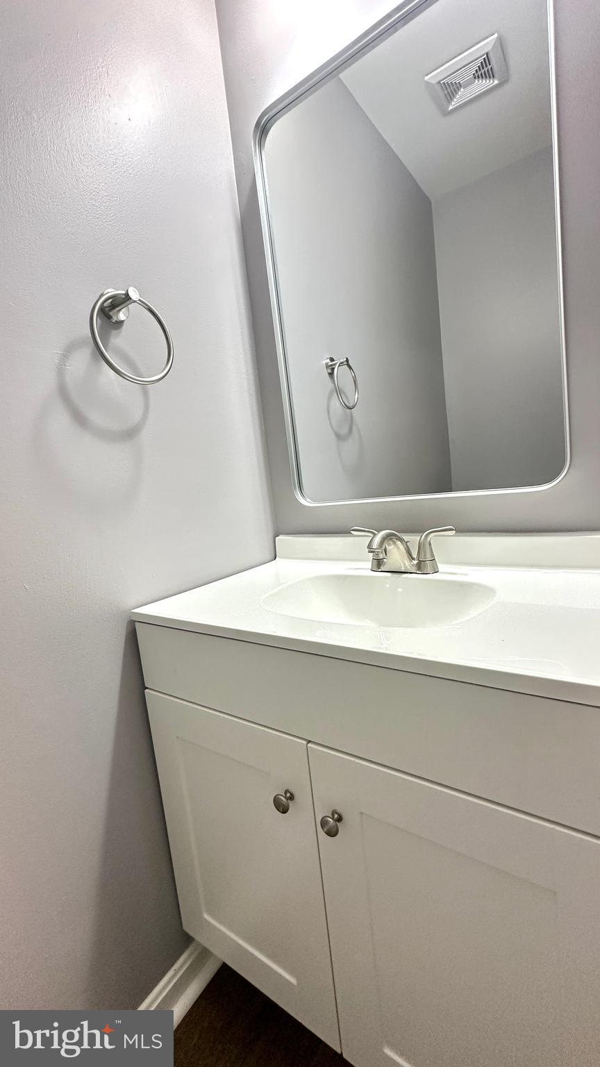 STONELEIGH SQUARE - Residential