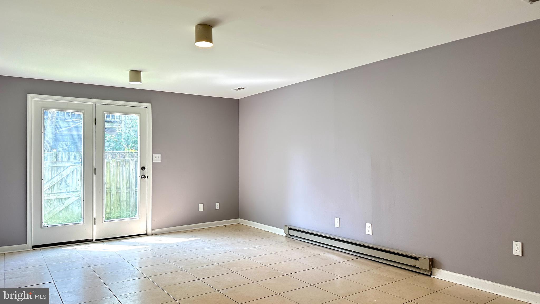 STONELEIGH SQUARE - Residential