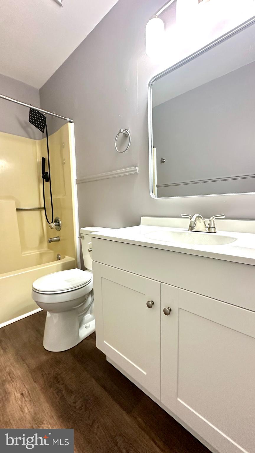 STONELEIGH SQUARE - Residential