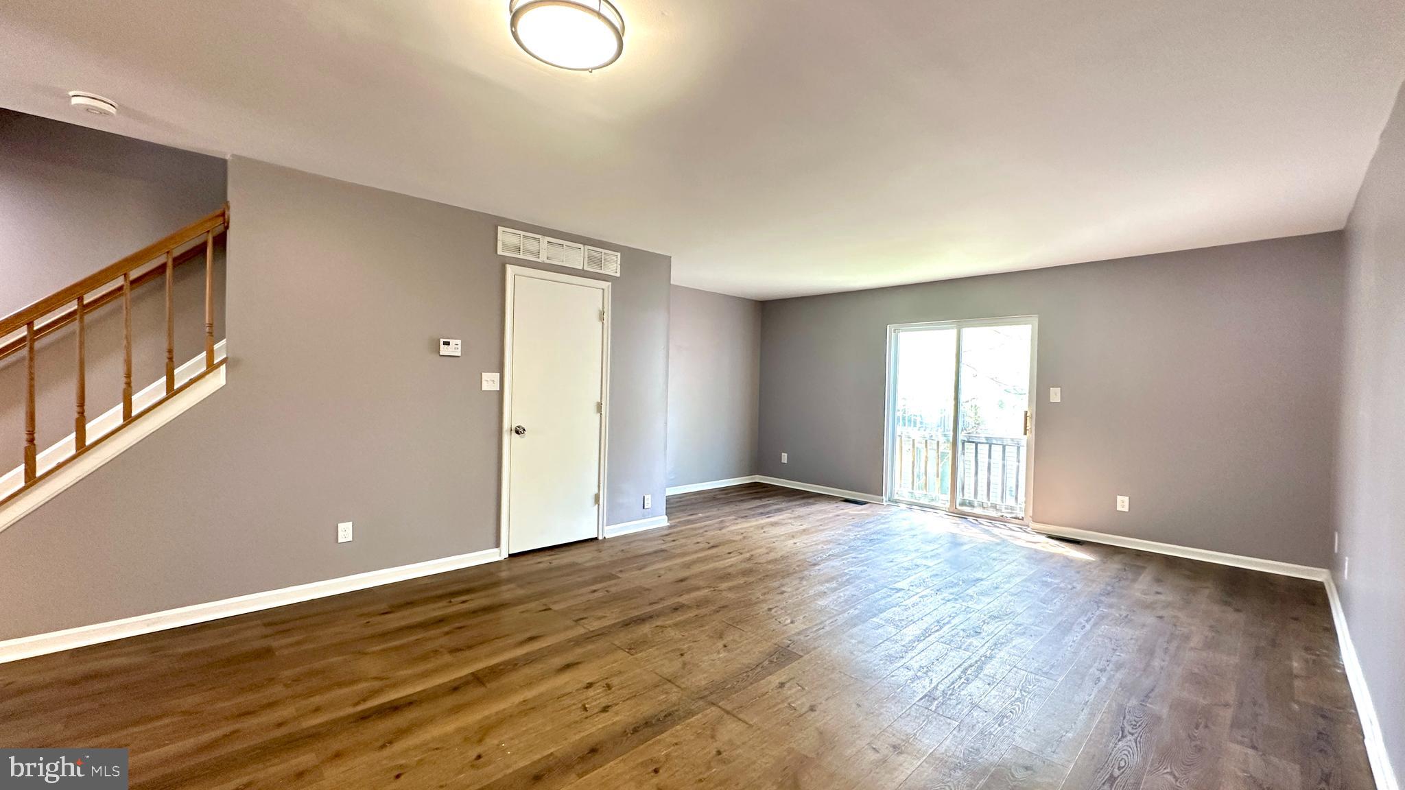 STONELEIGH SQUARE - Residential