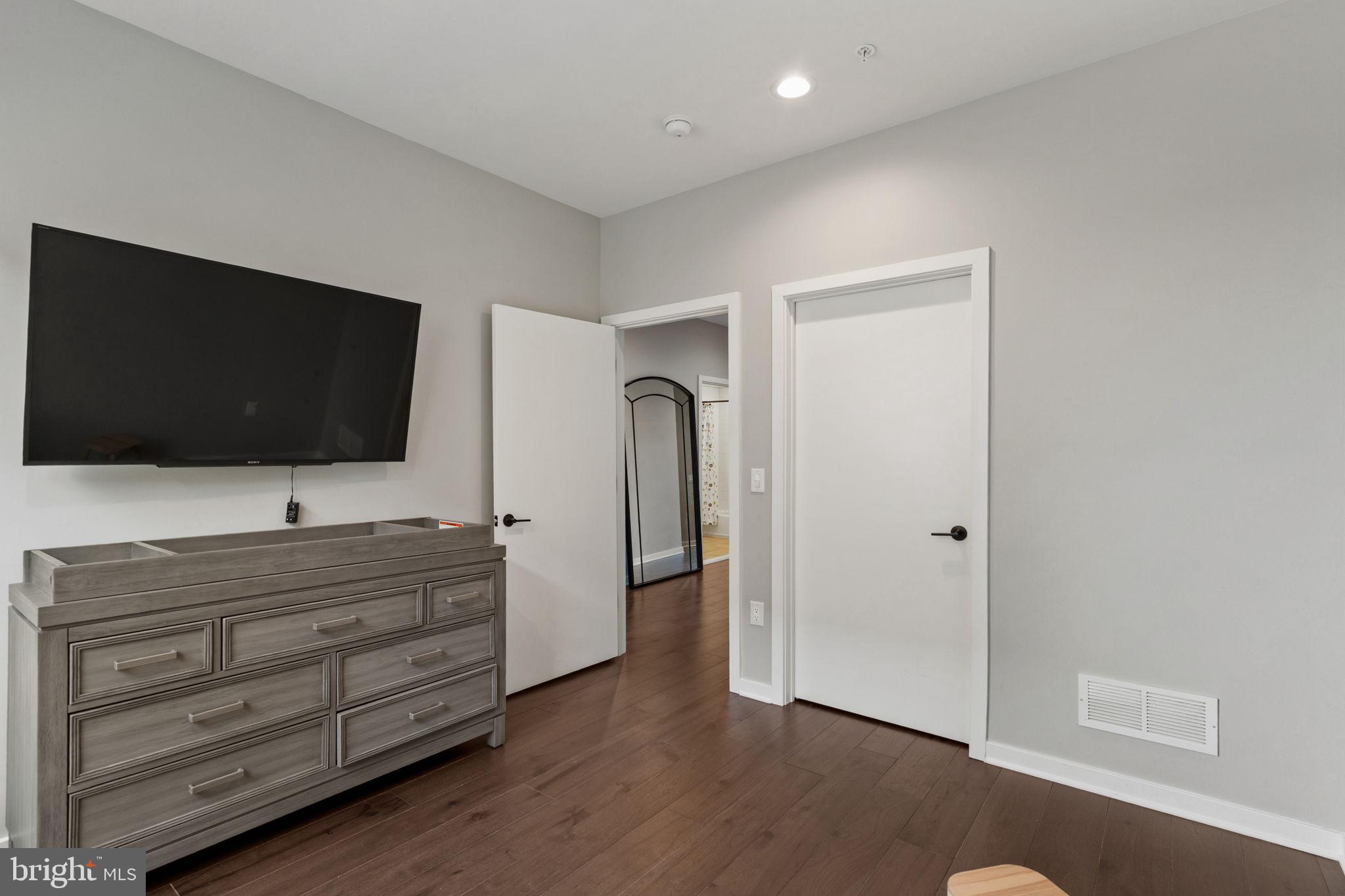 NORTHBANK - Residential