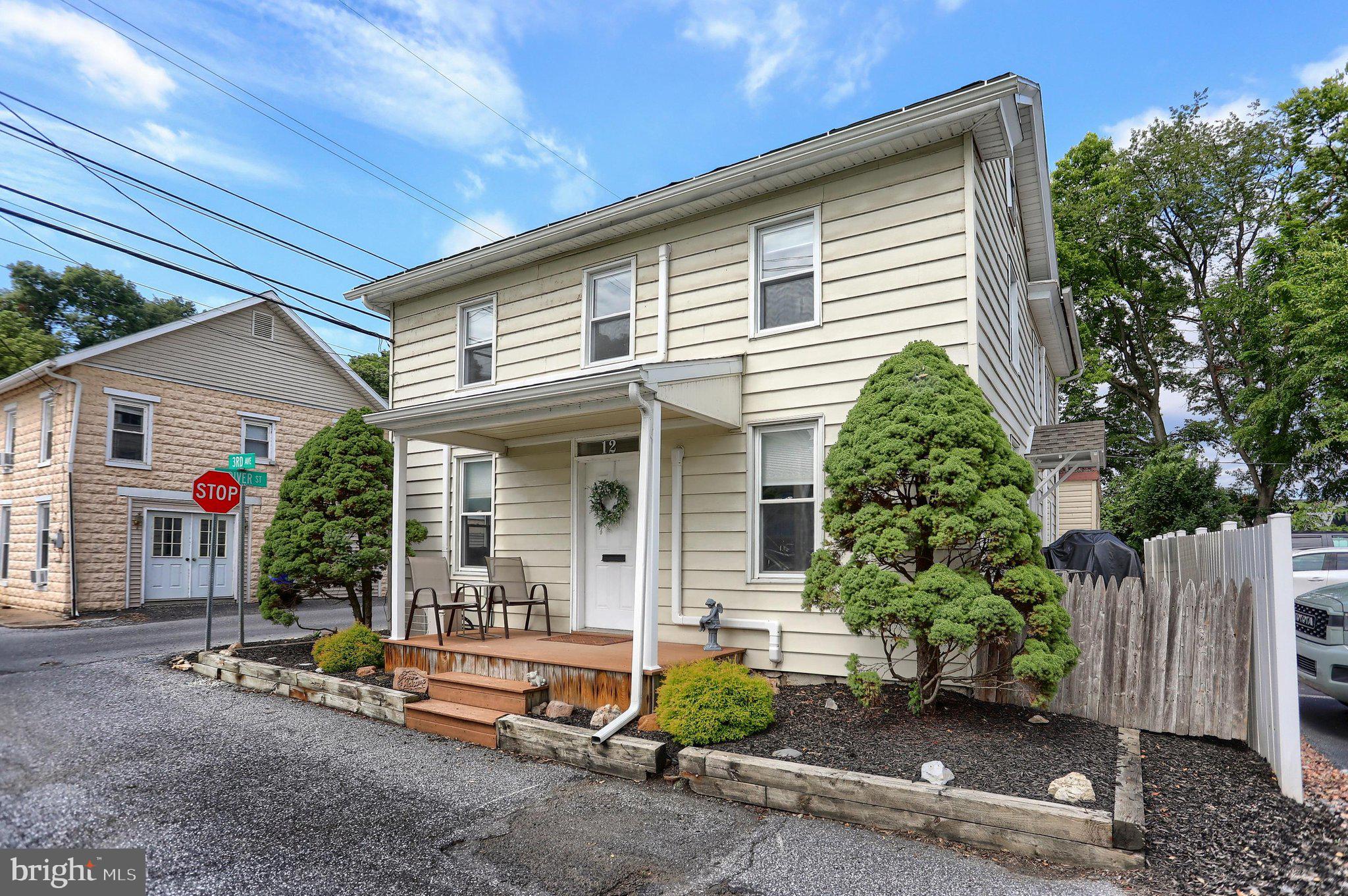 12 3RD AVENUE