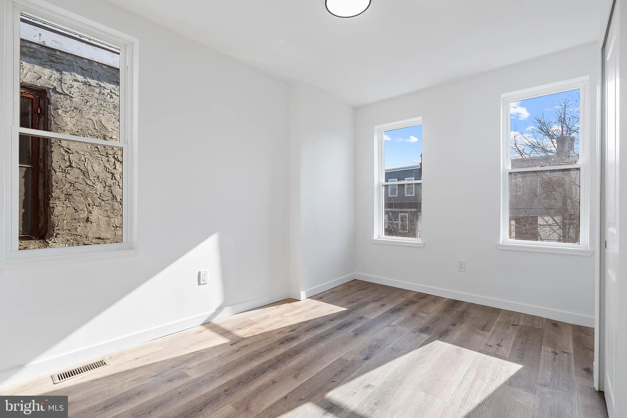 Philadelphia, Pennsylvania 19140, United States, 2 Bedrooms Bedrooms, ,1 BathroomBathrooms,Residential,Active,98467