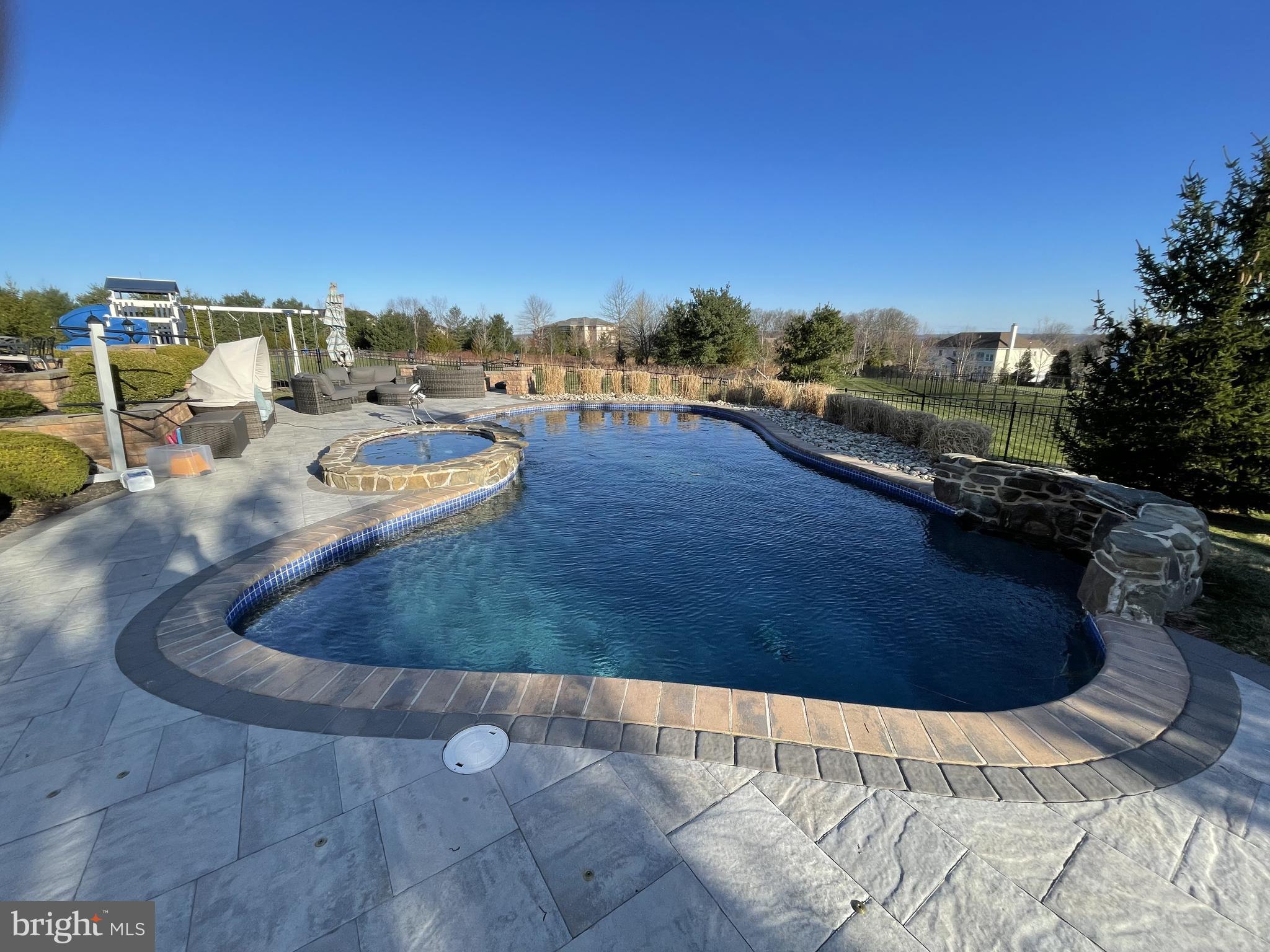 CHAPMANS CORNER - Residential