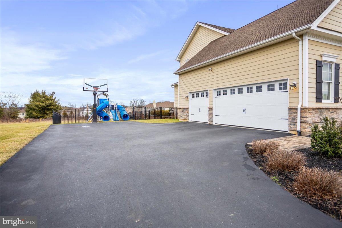 CHAPMANS CORNER - Residential