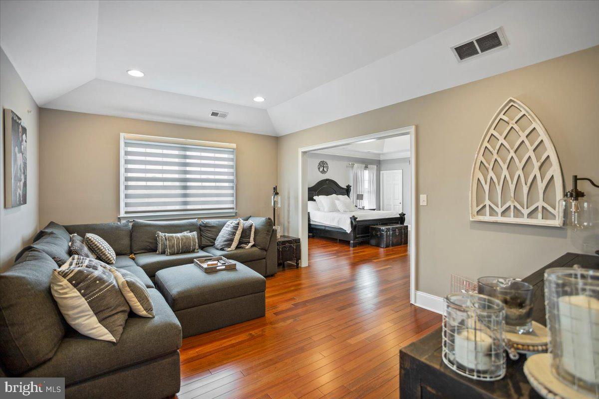 CHAPMANS CORNER - Residential