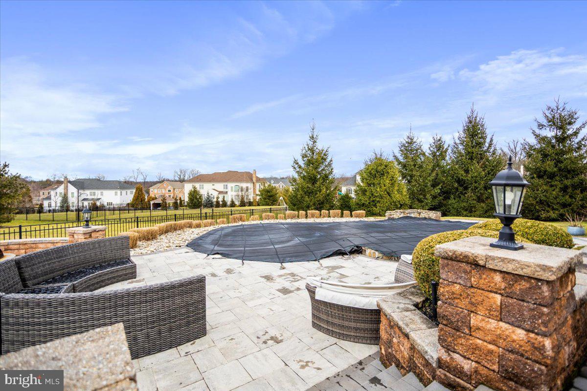 CHAPMANS CORNER - Residential