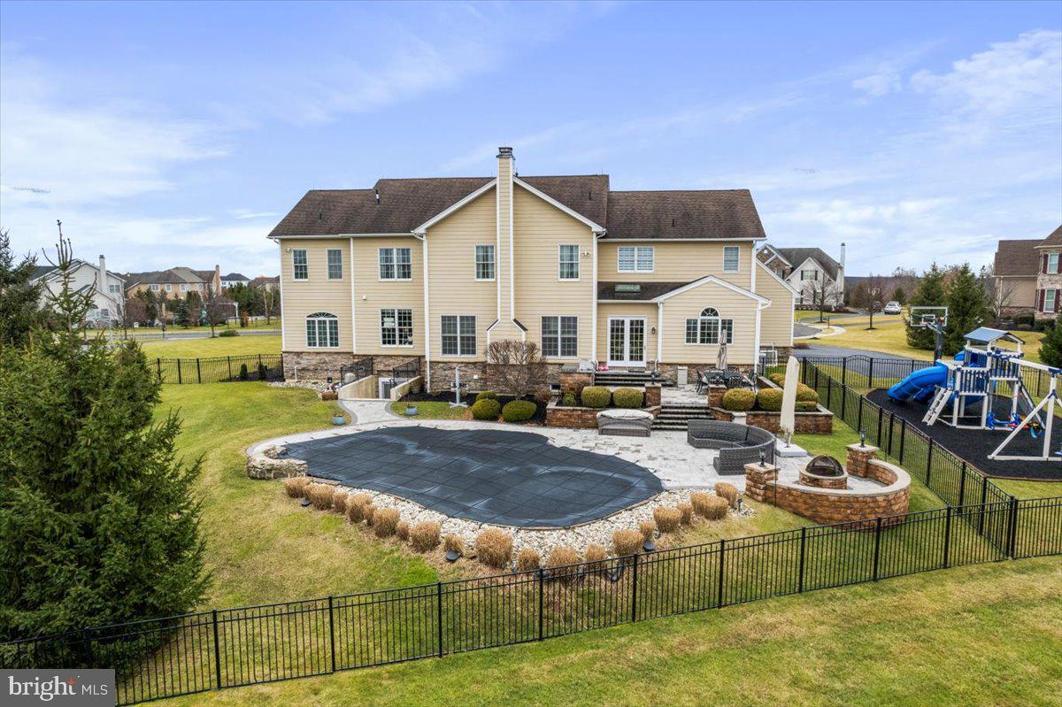 CHAPMANS CORNER - Residential