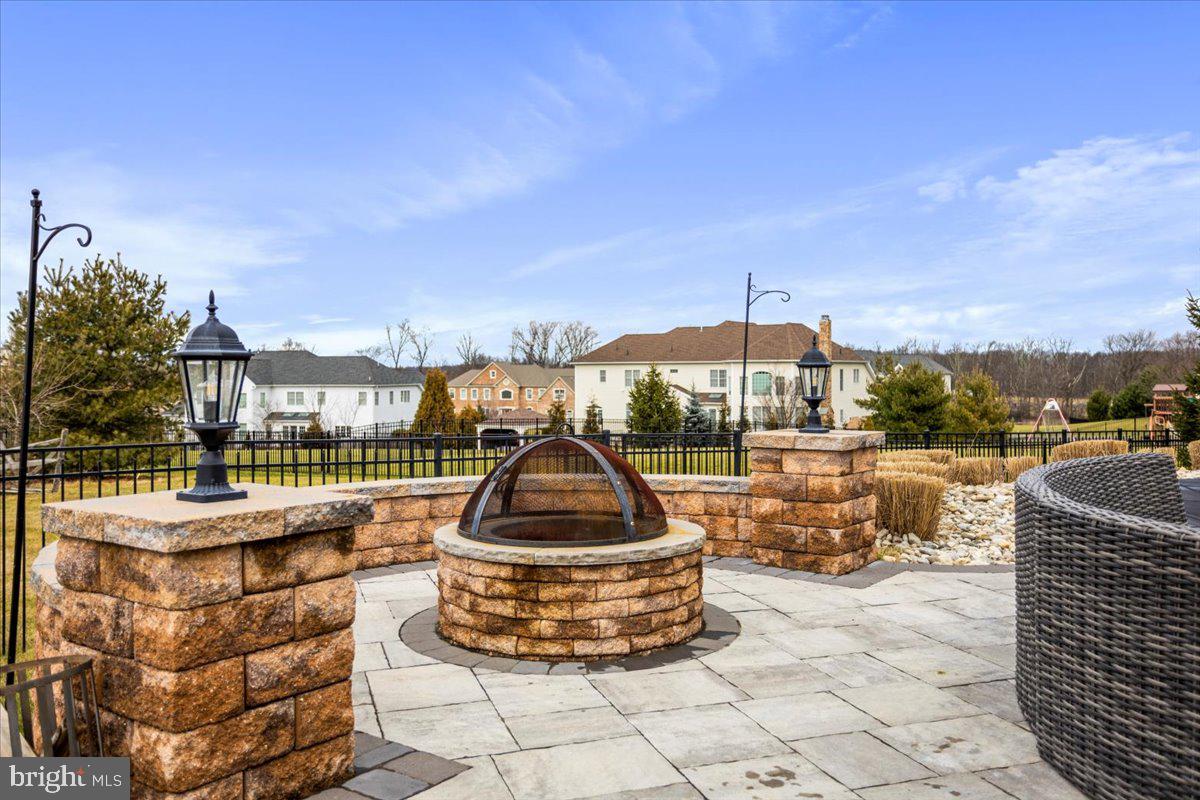 CHAPMANS CORNER - Residential