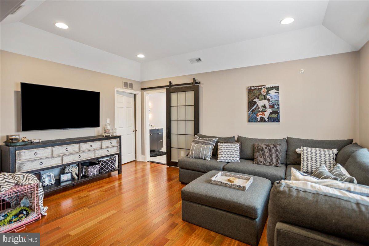 CHAPMANS CORNER - Residential