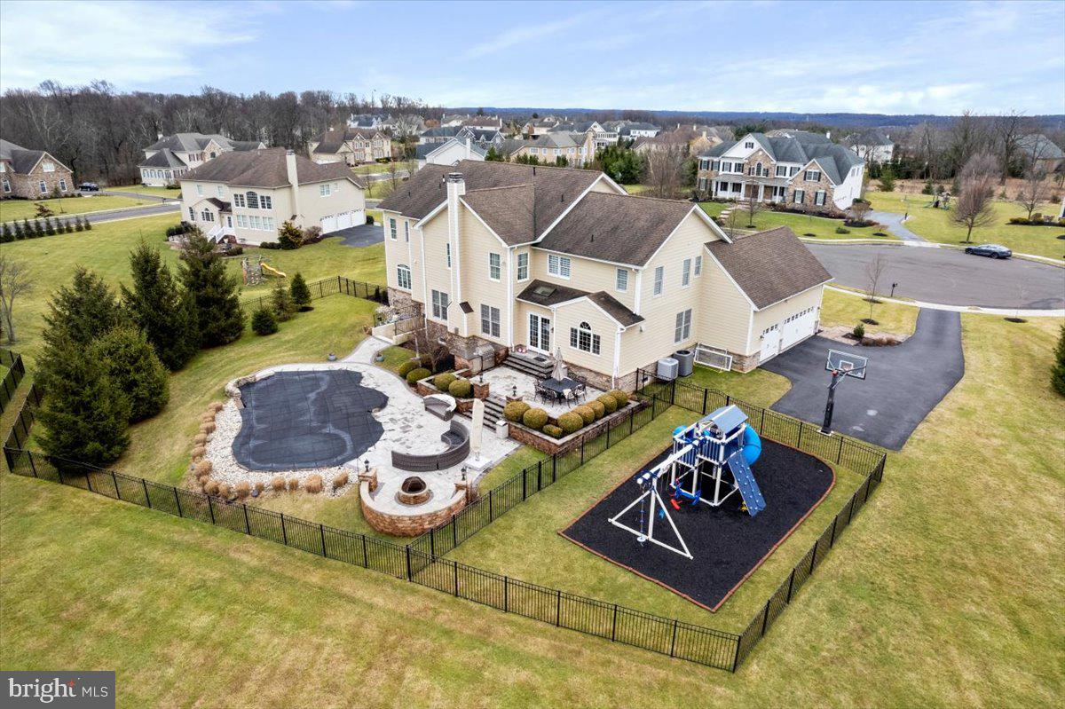 CHAPMANS CORNER - Residential