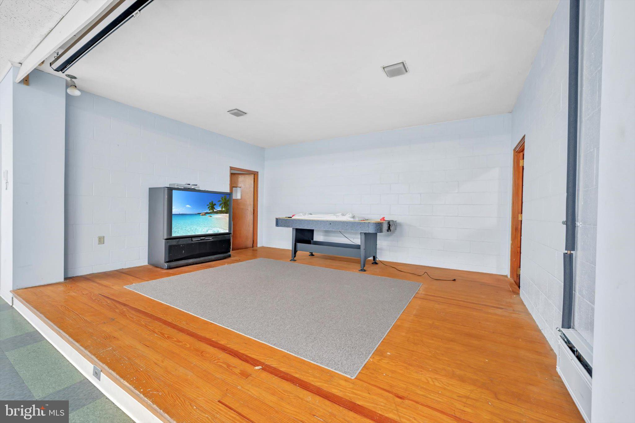 100 NEW HAVEN STREET 8