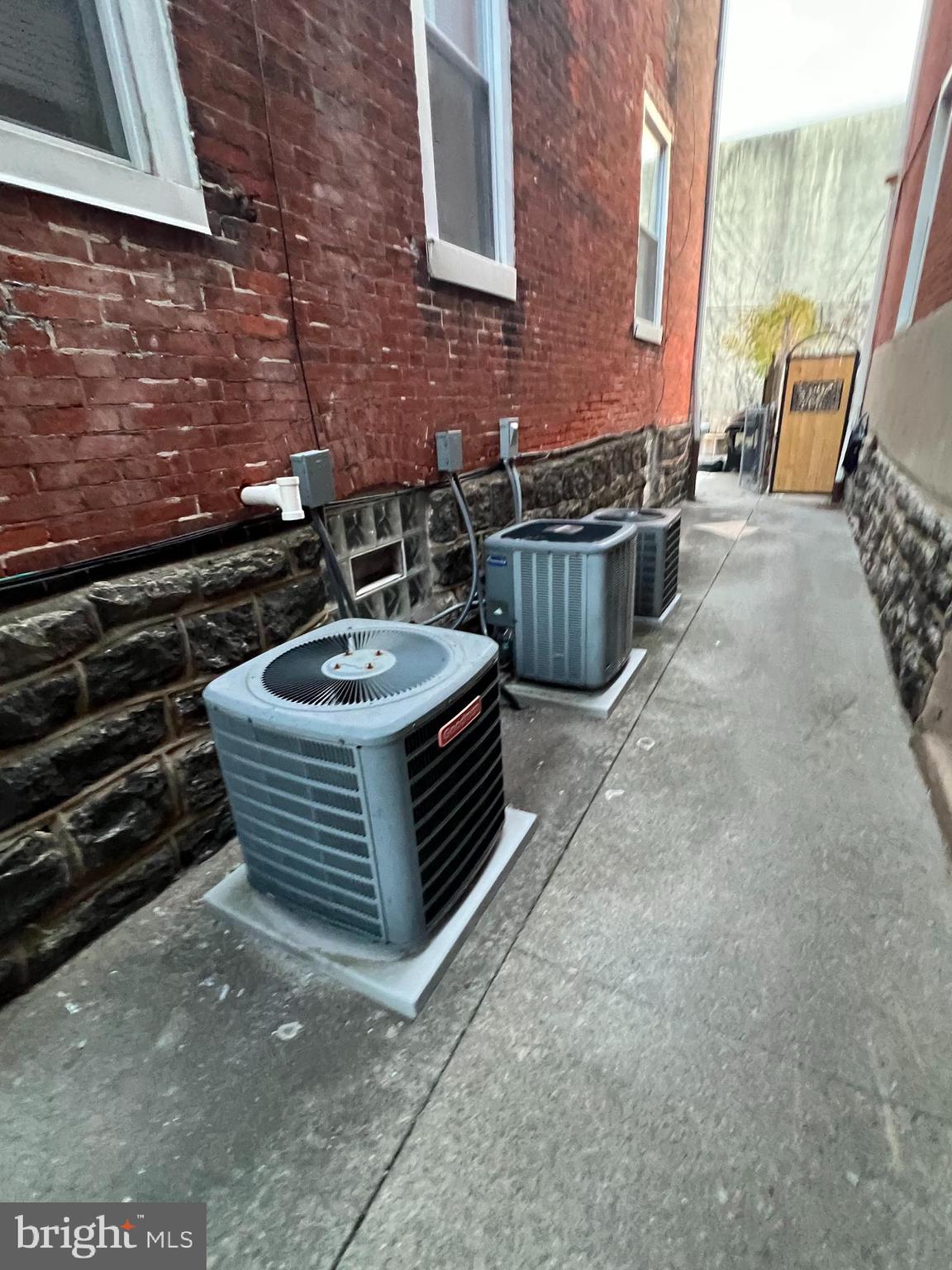 UNIVERSITY CITY - Residential Income