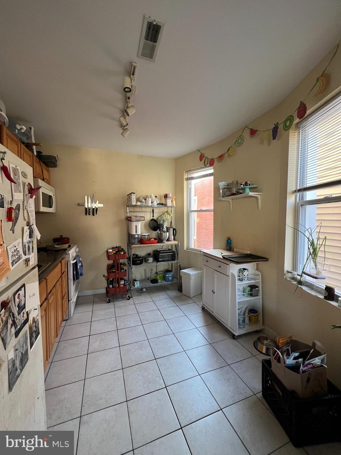 UNIVERSITY CITY - Residential Income