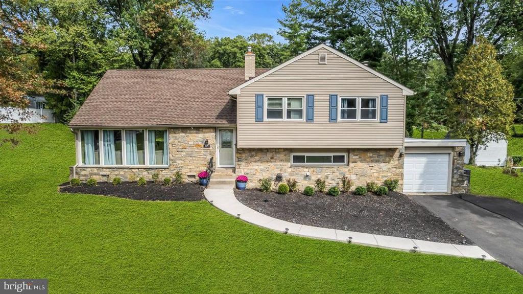 Photo of 309 Lorimer Drive, WYNCOTE, PA 19095 (MLS # PAMC2156248)