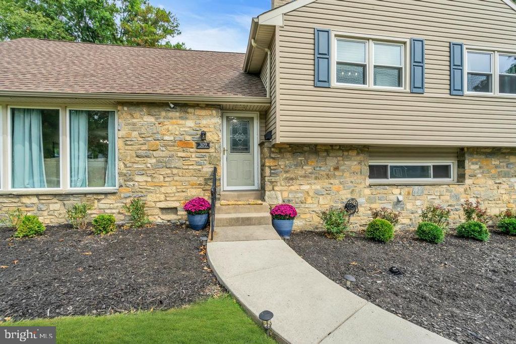 Photo of 309 Lorimer Drive, WYNCOTE, PA 19095 (MLS # PAMC2156248)