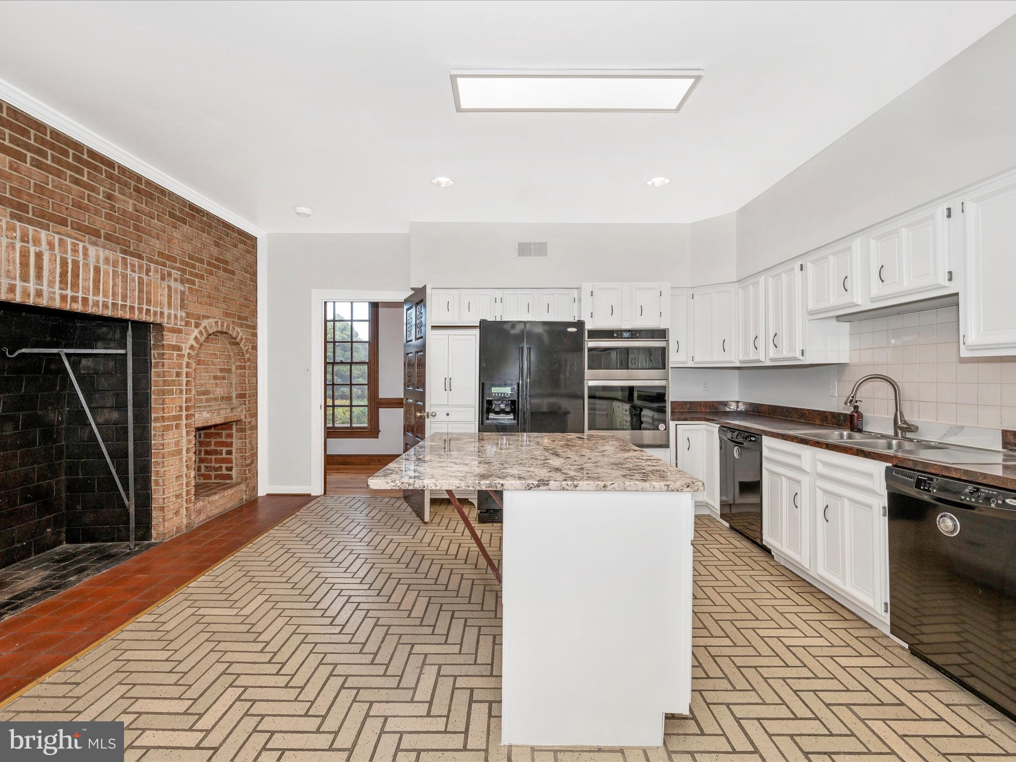 RIVER OAKS FARM - Residential Lease