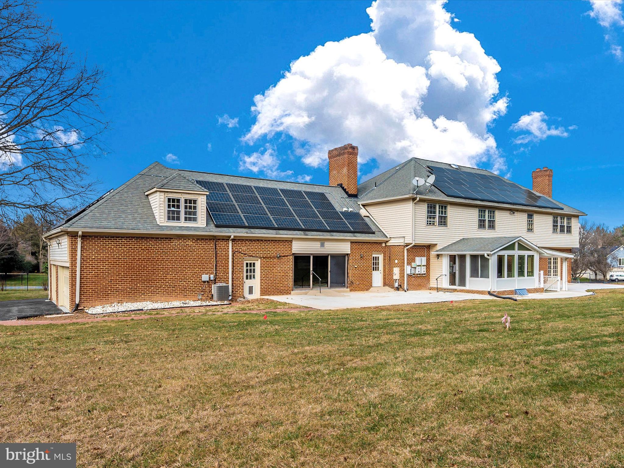 RIVER OAKS FARM - Residential Lease