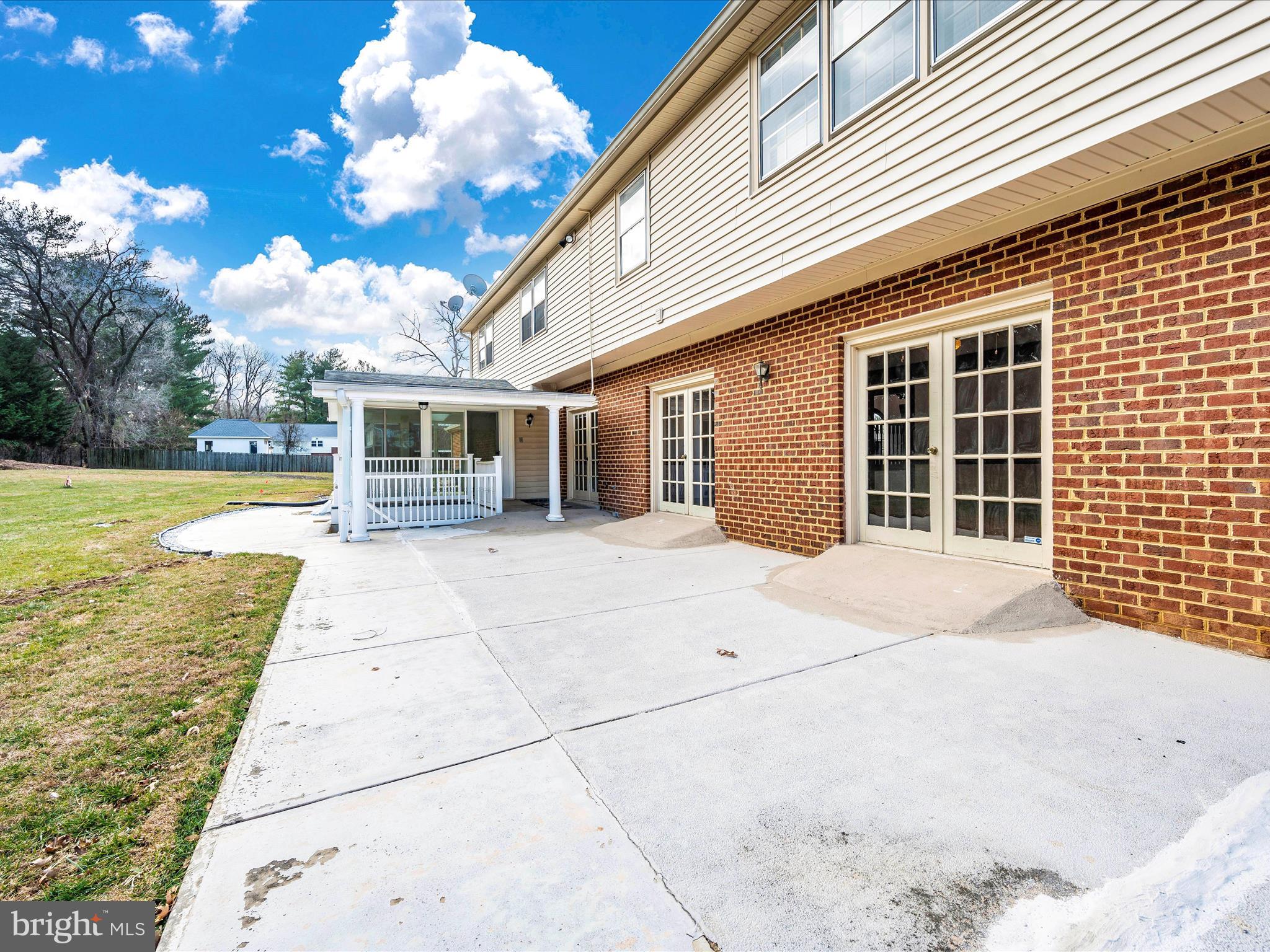 RIVER OAKS FARM - Residential Lease