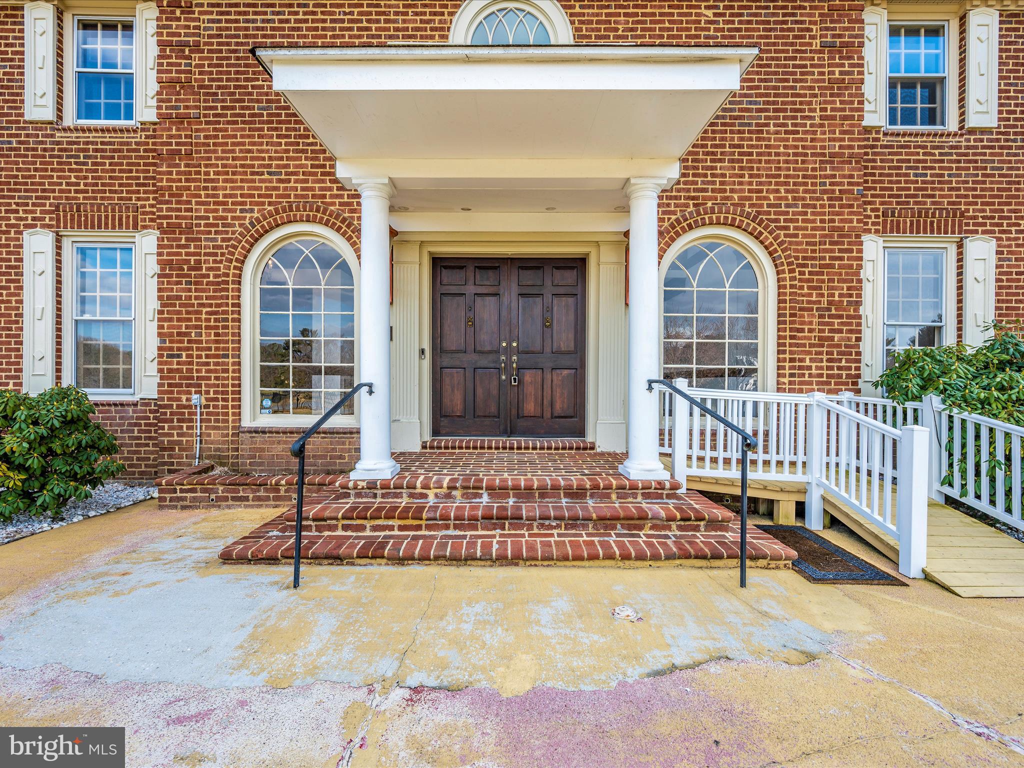 RIVER OAKS FARM - Residential Lease