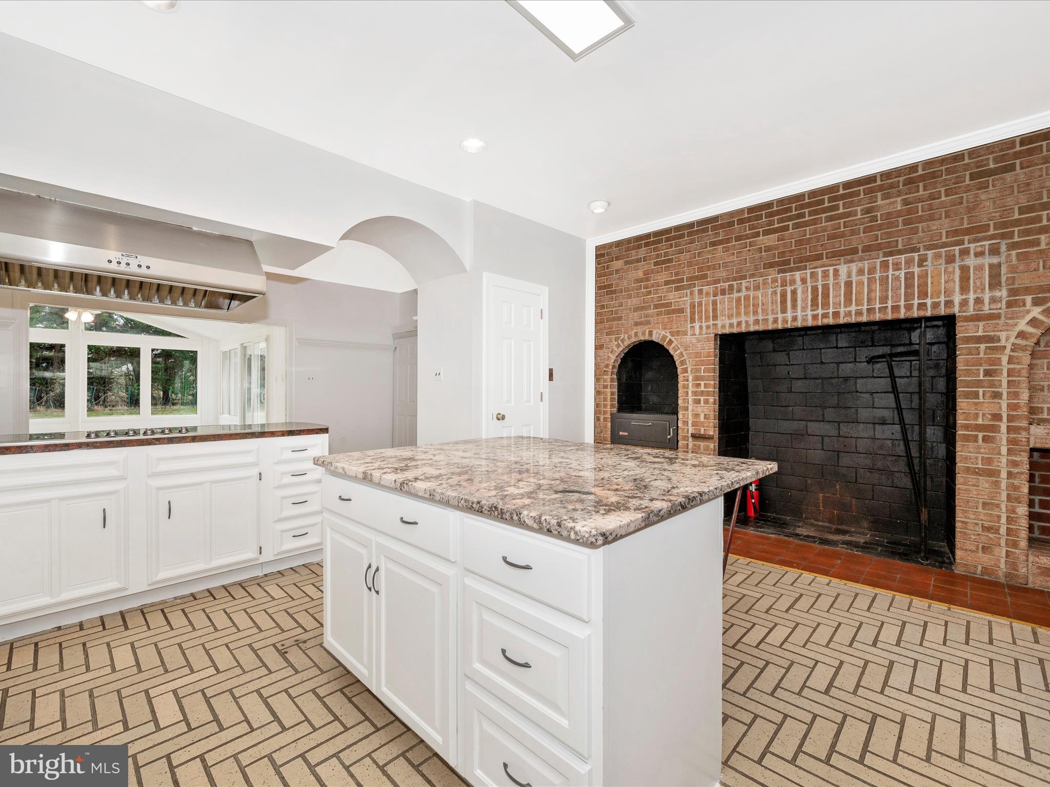 RIVER OAKS FARM - Residential Lease