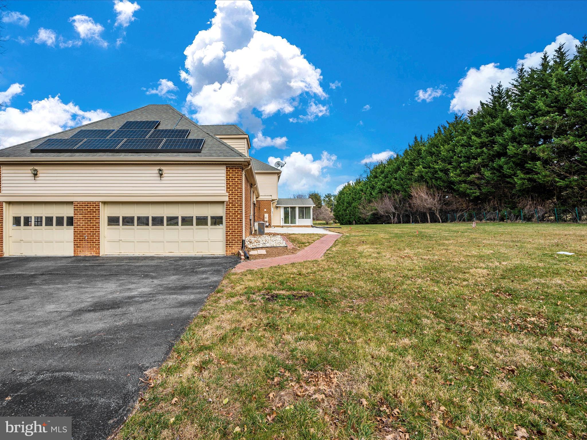 RIVER OAKS FARM - Residential Lease