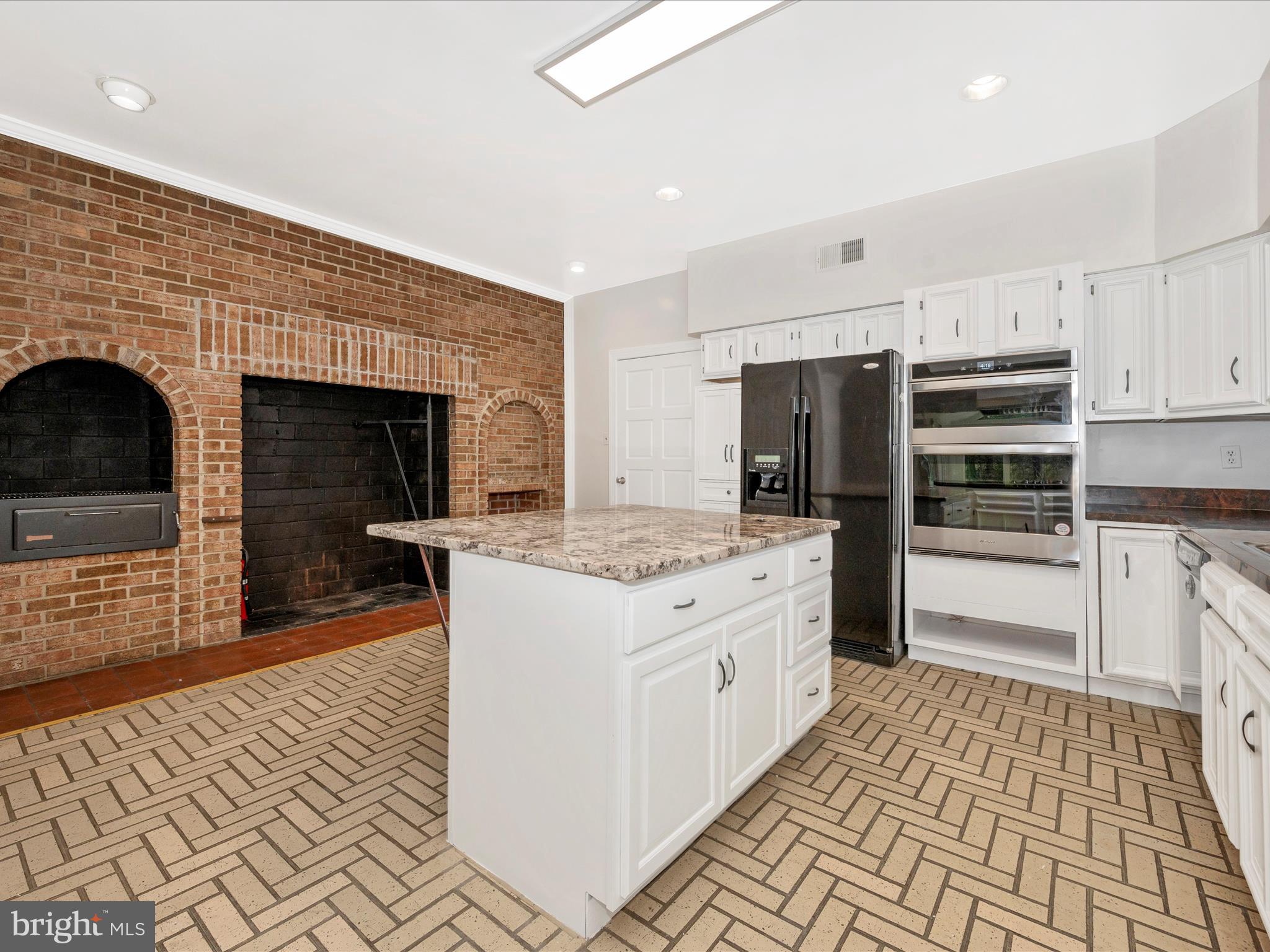 RIVER OAKS FARM - Residential Lease