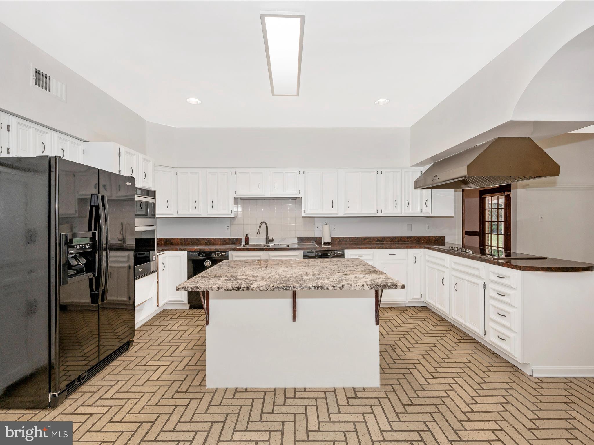 RIVER OAKS FARM - Residential Lease