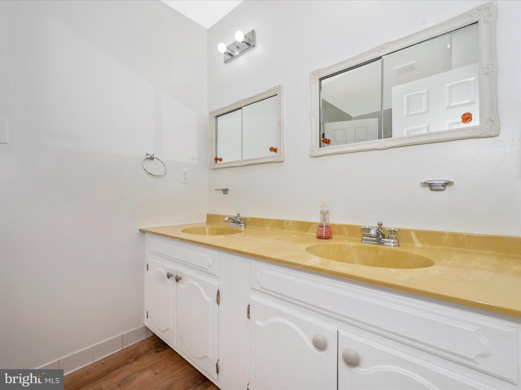 RIVER OAKS FARM - Residential Lease