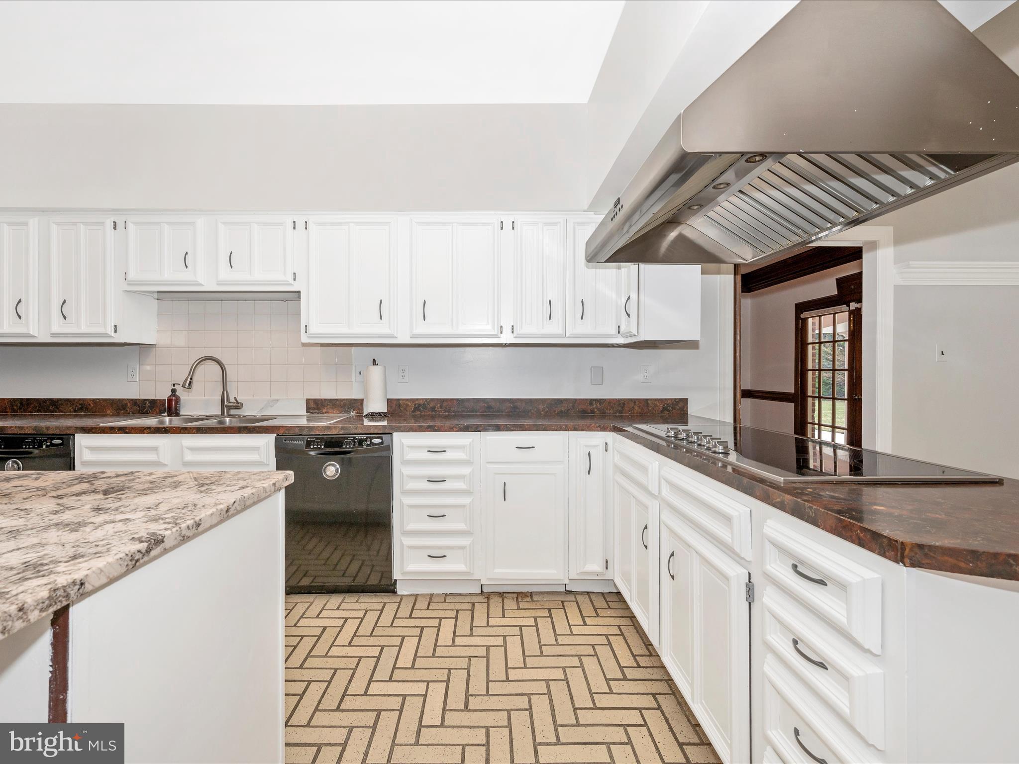 RIVER OAKS FARM - Residential Lease