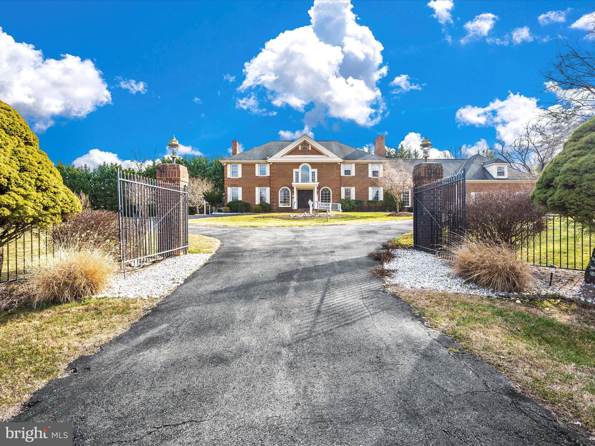 RIVER OAKS FARM - Residential Lease