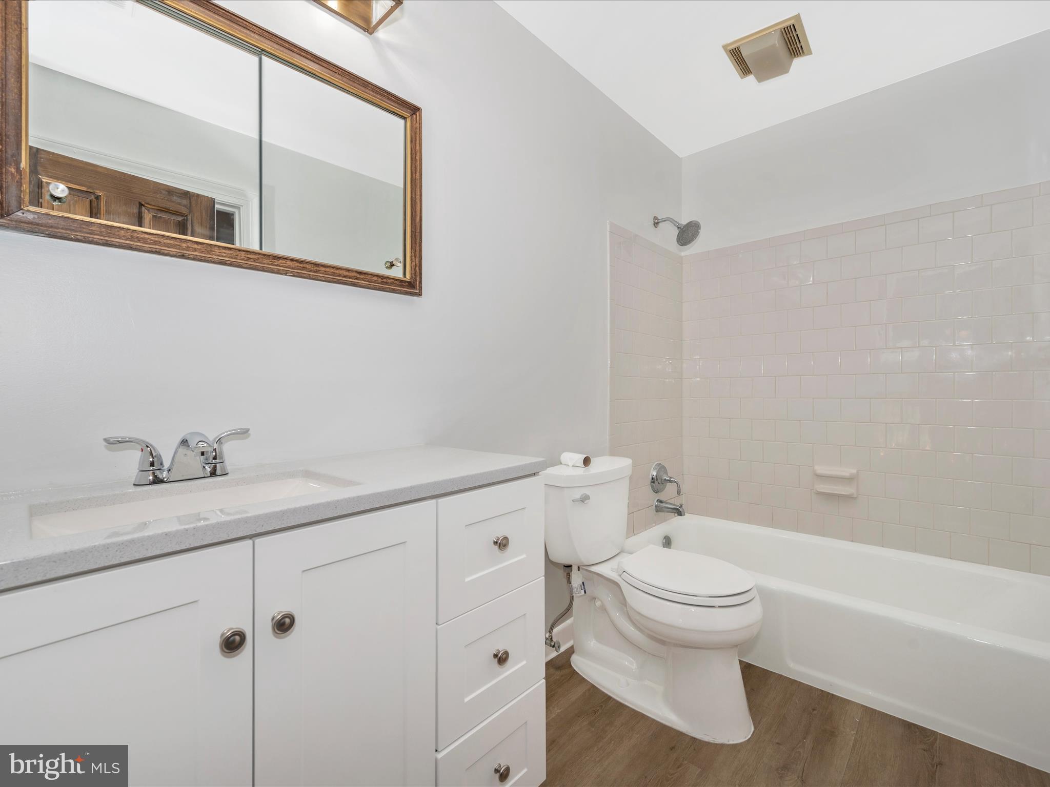 RIVER OAKS FARM - Residential Lease