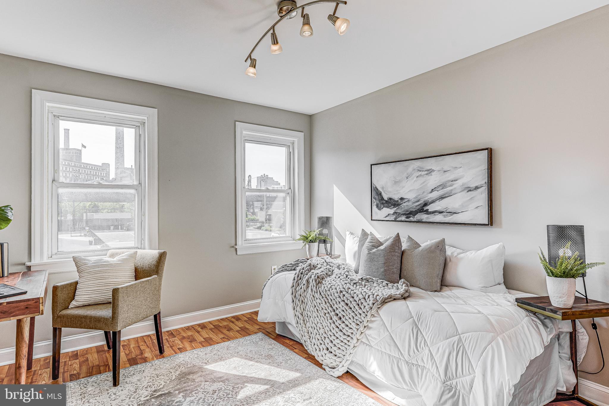 LOCUST POINT - Residential