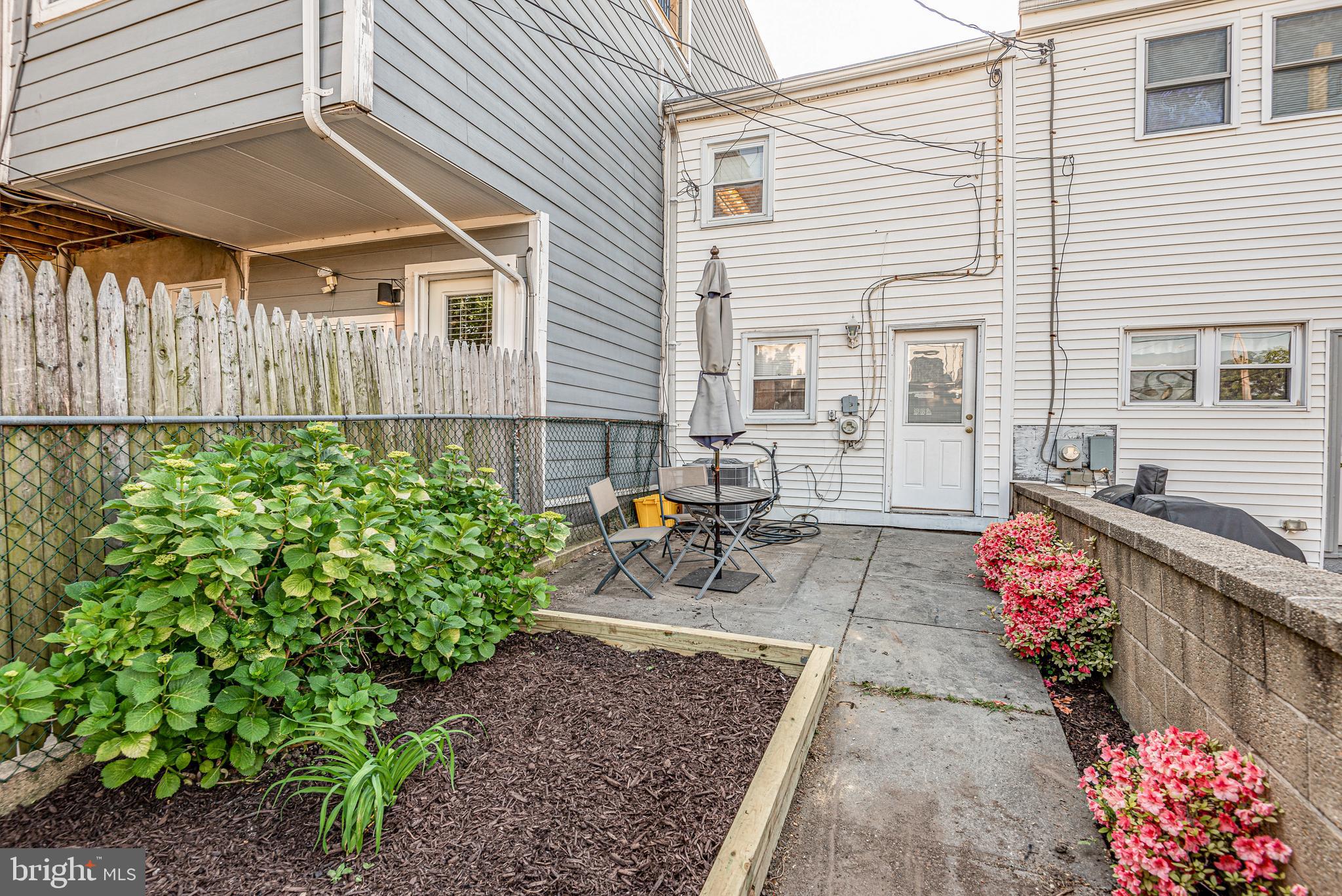 LOCUST POINT - Residential