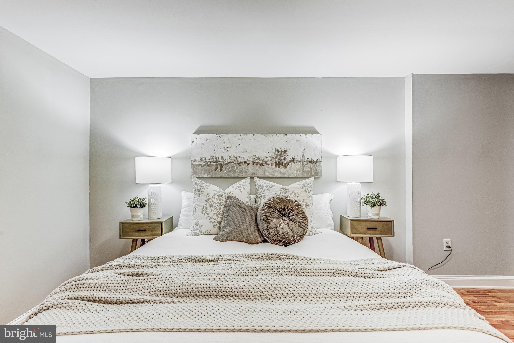 LOCUST POINT - Residential