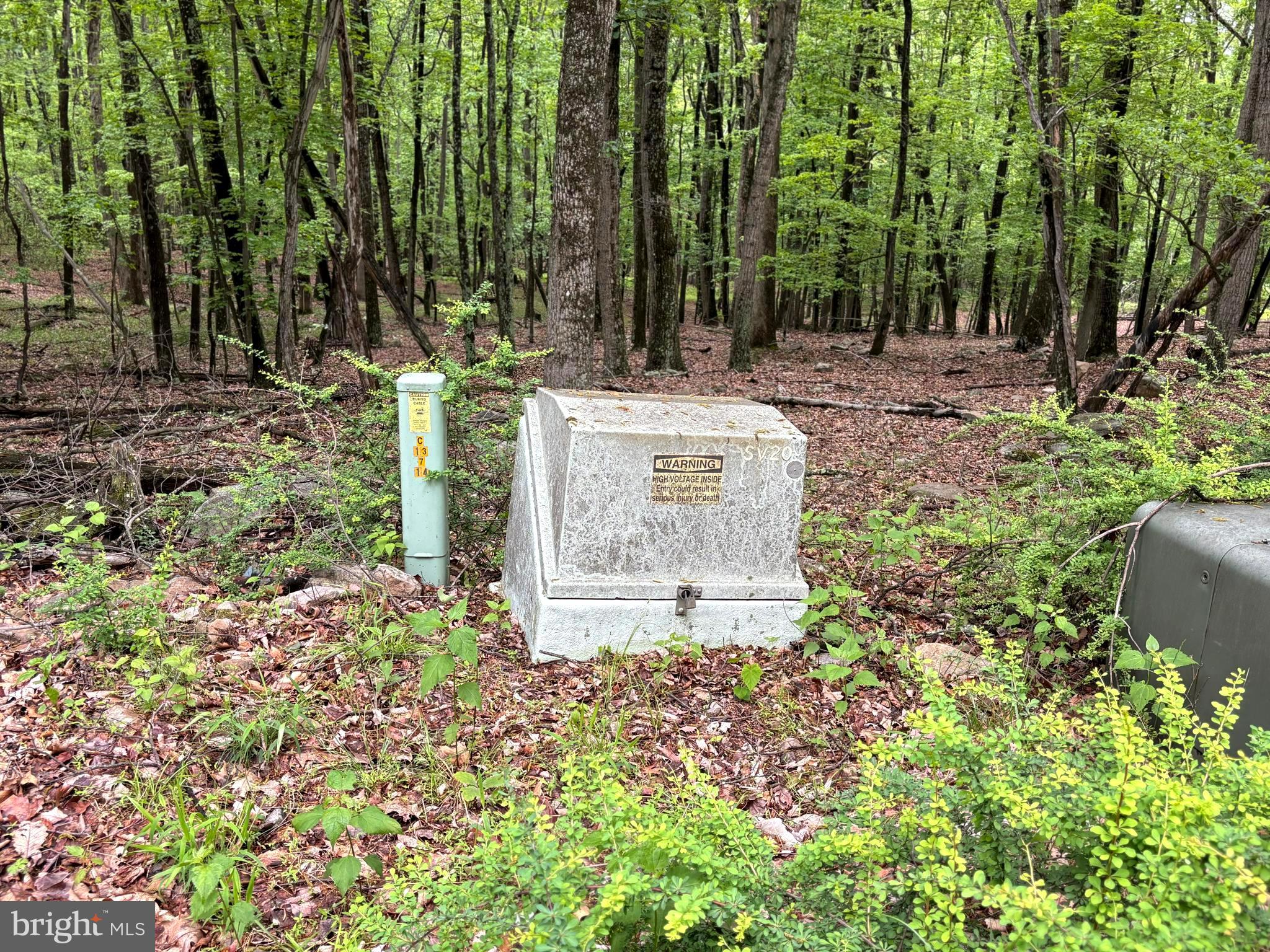 MEADOW HILLS ESTATES - Land