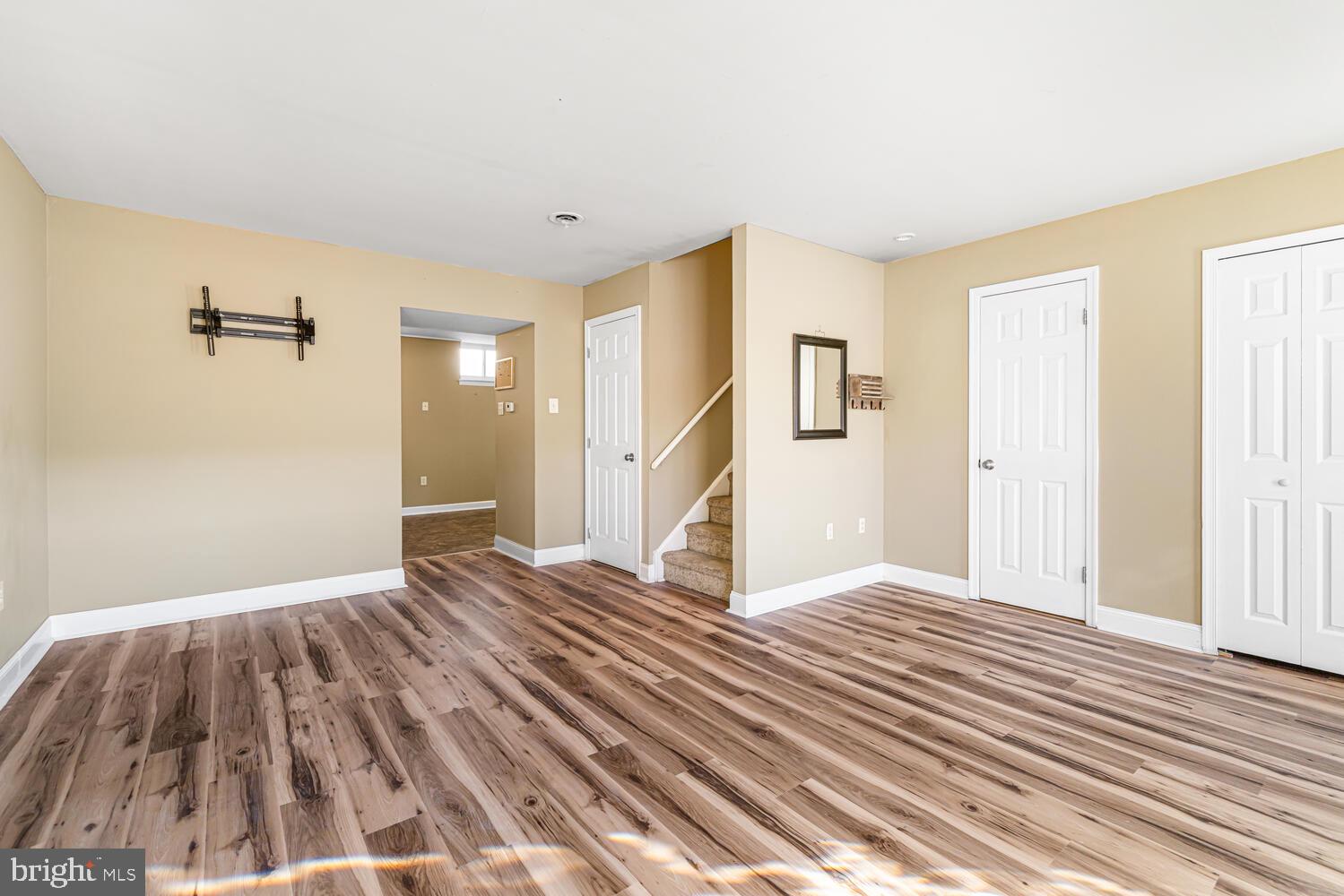 GREEN WILLOW RUN - Residential