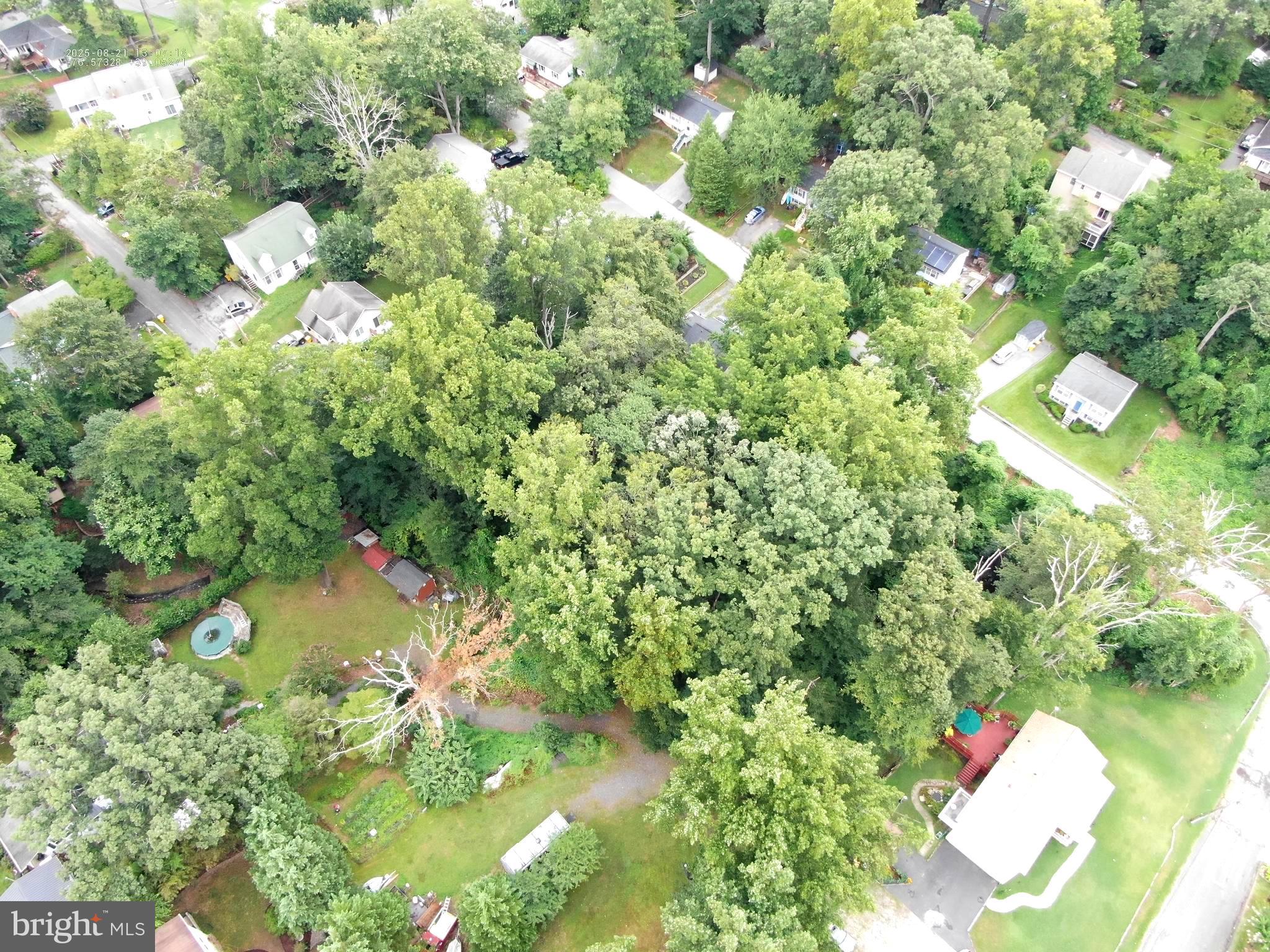 HERALD HARBOR - Land