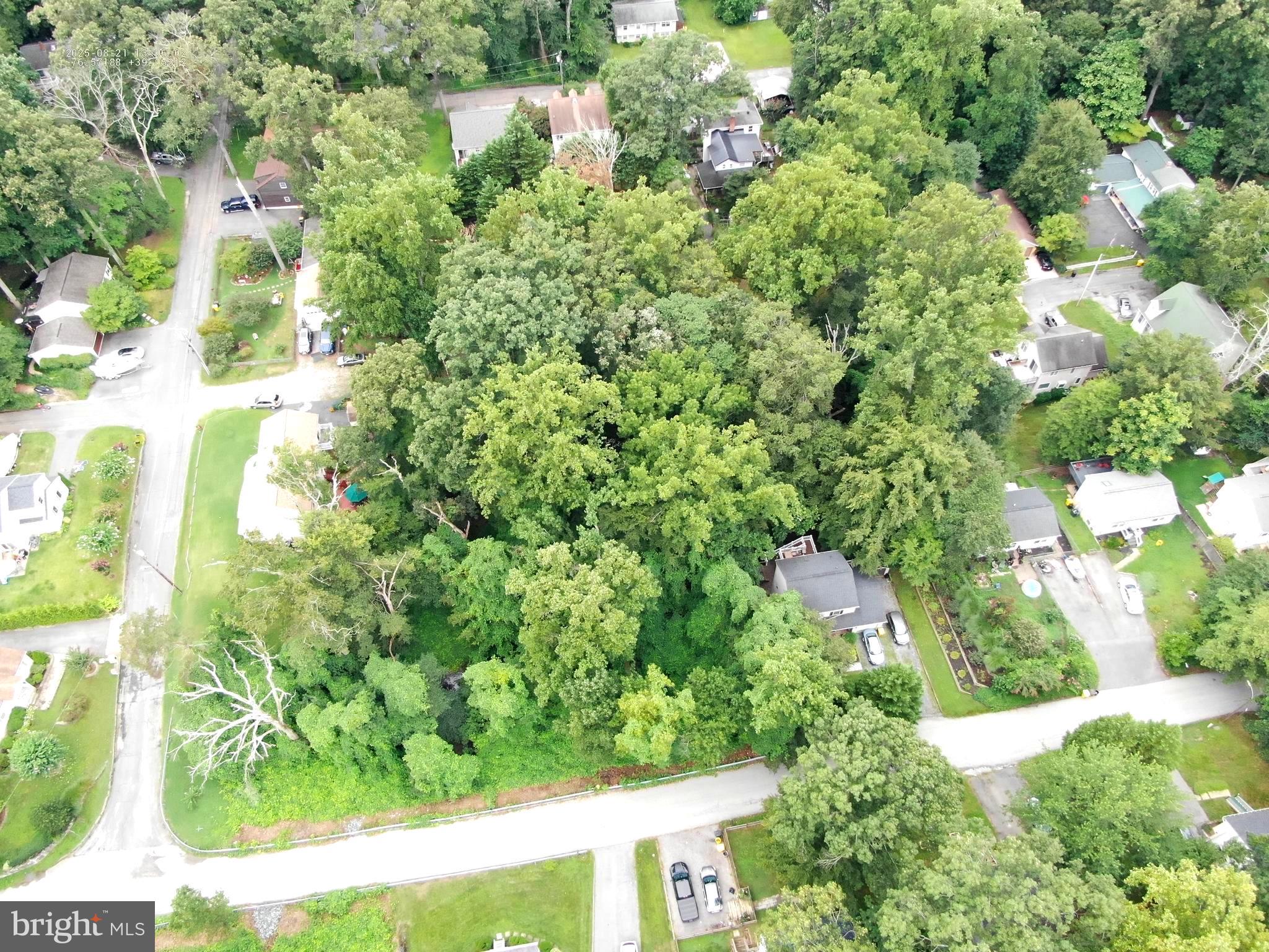 HERALD HARBOR - Land