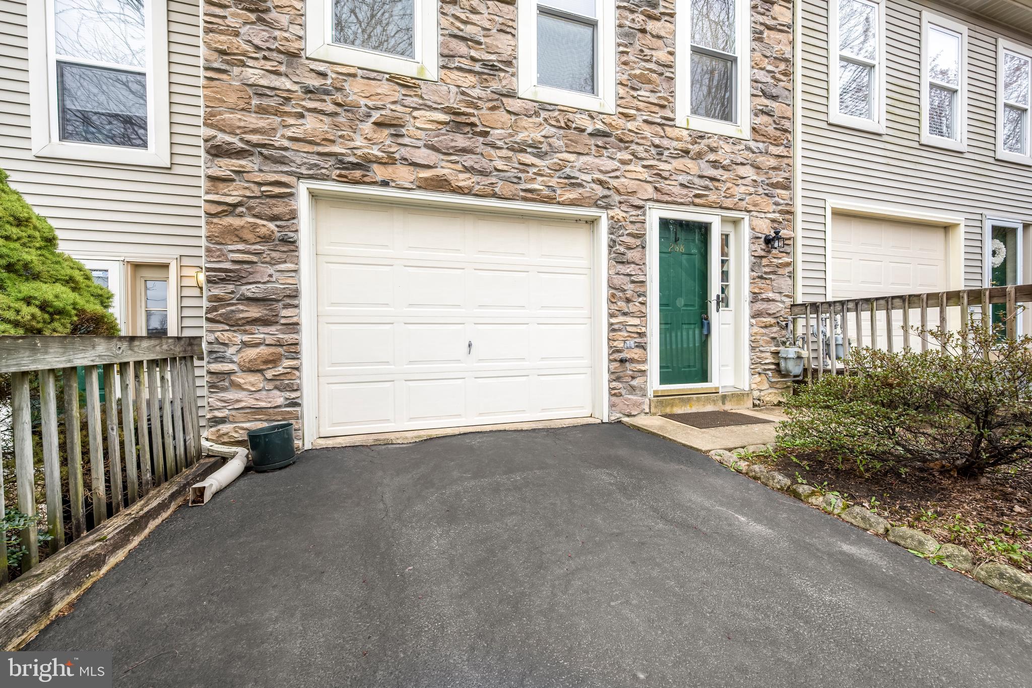 OAK RIDGE COMMONS - Residential