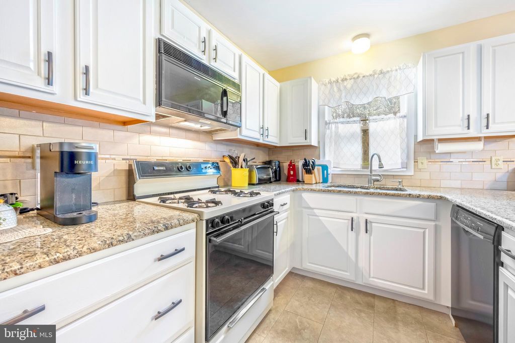 Photo of 208 Oakridge Drive, MOUNTVILLE, PA 17554 (MLS # PALA2067016)