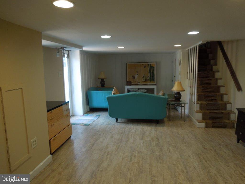 HOLLYWOOD HEIGHTS - Residential