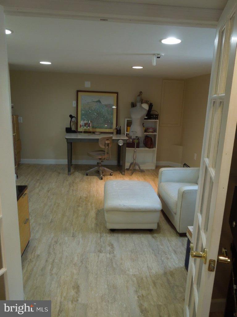 HOLLYWOOD HEIGHTS - Residential