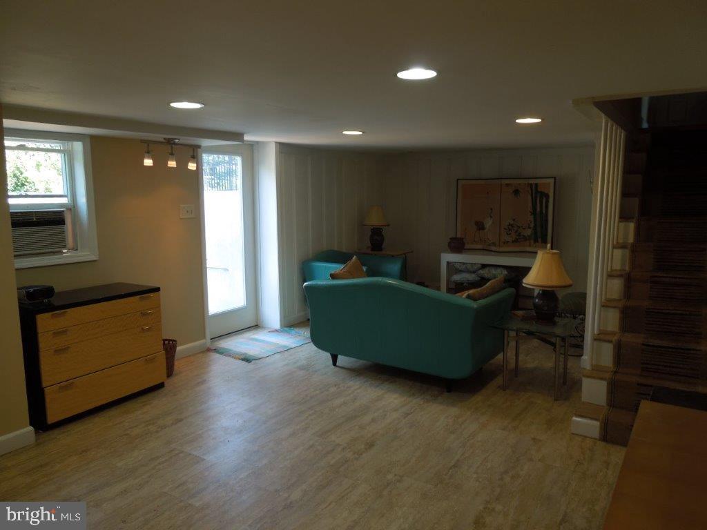 HOLLYWOOD HEIGHTS - Residential
