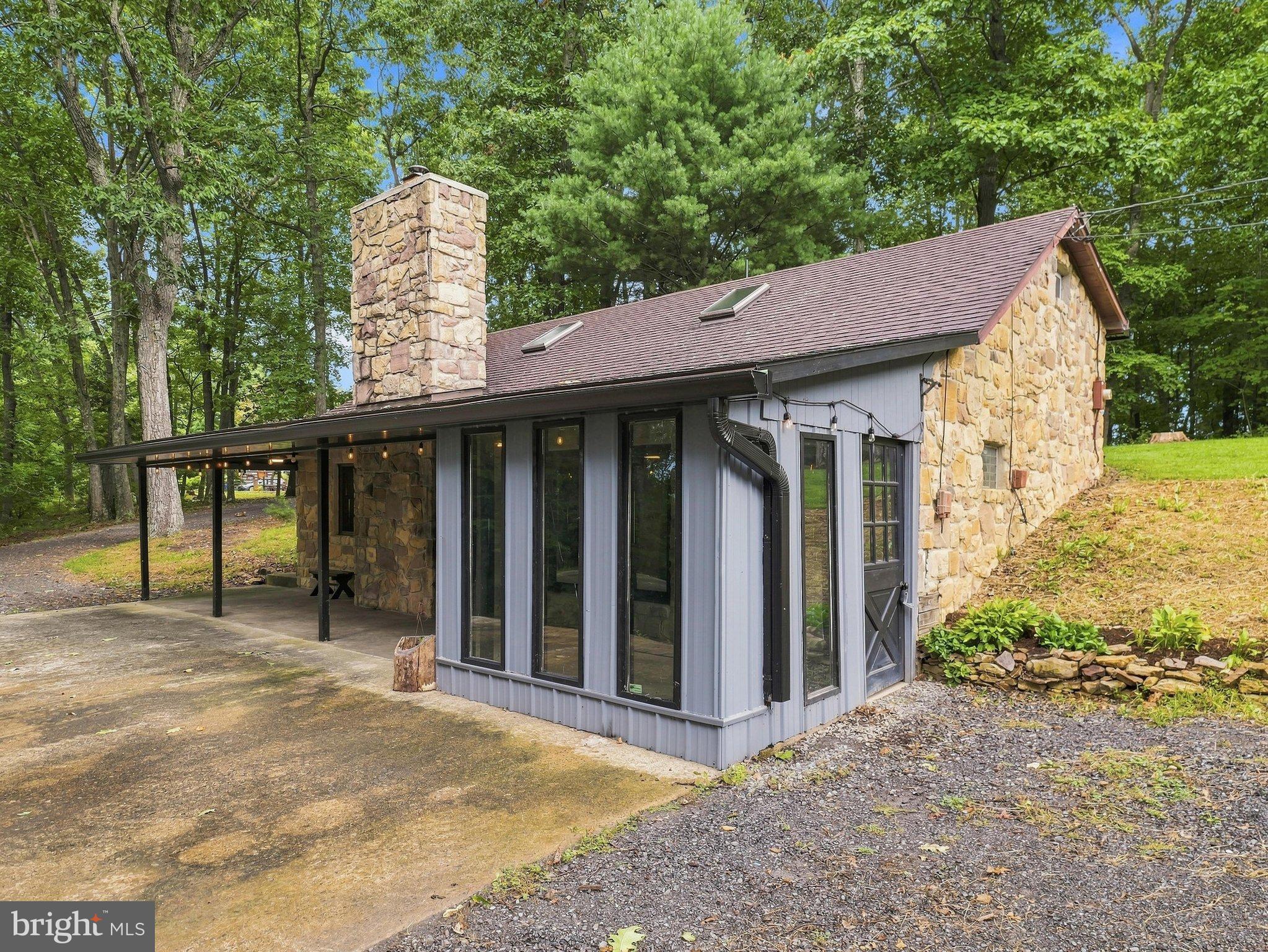 198 S MOUNTAIN TOP DRIVE